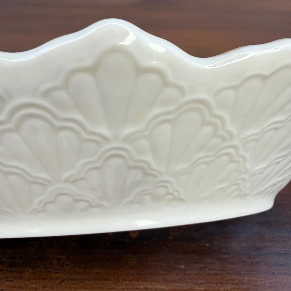 Lenox‎ Ivory Bone China Scalloped Shell Embossed Oval Serving Bowl Gold Trim USA